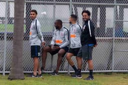 Gabriel acompanhou ao jogo do treino dos reservas do Corinthians contra o São Bento, vencido pelo Alvinegro por 1 a 0
