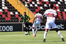 O jogo foi disputado no forte calor de Ribeirão Preto, comprometendo a qualidade dos dois times