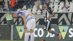 Confira as imagens da vitória do Botafogo sobre o Avaí&nbsp;