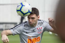 Mauro Boselli é a grande dúvida do Corinthians para o jogo contra o Avaí