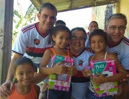 Natal Solidário do projeto Embaixadas e Consulados do Flamengo