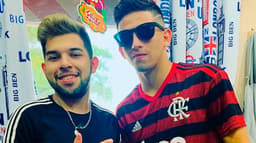 Fernando Ovelar com a camisa do Flamengo