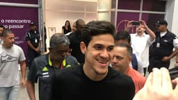 Pedro desembarca para assinar com Flamengo
