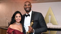 Kobe e esposa
