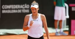 Tatjana Maria celebra ponto em confronto contra Gabriela Cé pela Fed Cup