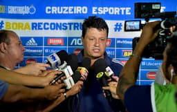 Adílson voltou a pedir paciência com os meninos do Cruzeiro após a má atuação diante do Patrocinense