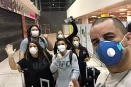 Jéssica Bate-Estava chegou ao aeroporto de Las Vegas com toda a sua equipe da PRVT (Foto: Reprodução/Instagram)