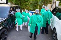 Jogadores, funcionários e comissão técnica foram testados por médicos na Cidade do Galo e três casos são suspeitos de contaminação por Covid-19