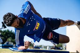 Léo é mais um atleta contaminado pelo coronavírus no Cruzeiro