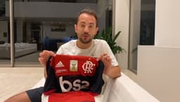 Camiseta do jogador Éverton Ribeiro do Flamengo é um dos itens que estará disponível em Leilão Virtual