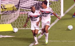 Daniel Alves - São Paulo x Fortaleza