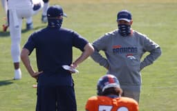 Treinadores e profissionais da comissão técnica foram orientados pela NFL a usarem máscaras ou protetores faciais na sideline