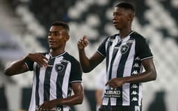 Kalou e Matheus Babi - Botafogo x Vasco