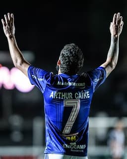 Arthur Caike foi o herói do jogo para a Raposa no Paraná