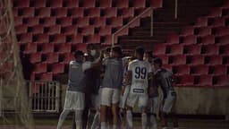 Jogadores do Avaí comemoram o gol contra o Sampaio