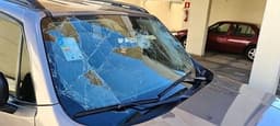 O parabrilsa e outras parte do carro de Sérgio Nonato foram danificados por torcedores de uma organizada