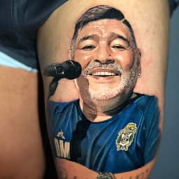 Tatuagem em homenagem ao Maradona