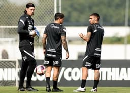 Cássio, Fagner e Gabriel em treino do Corinthians