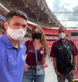 Marcelo Courrege e equipe da Globo, em Wembley