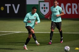 Cristiano Ronaldo e Pepe - Treino - Portugal