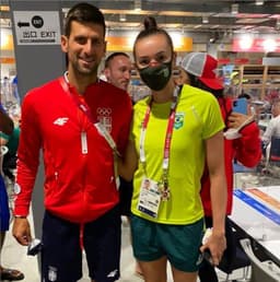Gabi Guimarães e Novak Djokovic juntos em Tóquio