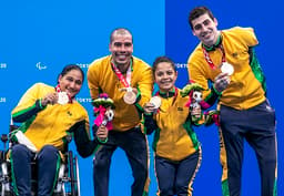 Patricia Pereira, Daniel Dias, Joana Neves e Talisson Glock conquistaram o bronze no revezamento 4 x 50m misto (Foto: Ale Cabral/CPB)