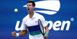 Novak Djokovic vibra em momento difícil do jogo contra Kei Nishikori