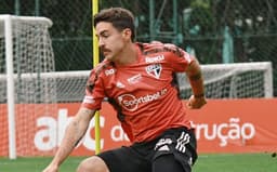 Gabriel durante treino do São Paulo