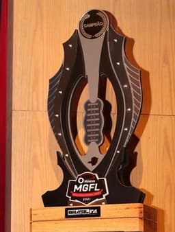 O troféu da Liga MGFL de Futebol Americano é o objeto de de desejo  das equipes que disputam o torneio