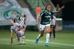 Bia Zaneratto comemora gol marcado na estreia do Brasileirão Feminino