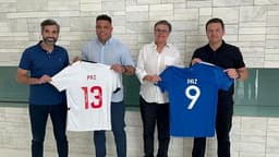 Dirigentes das duas equipes trocaram camisas com a palavra "PAZ" antes do clássico Galo x Raposa