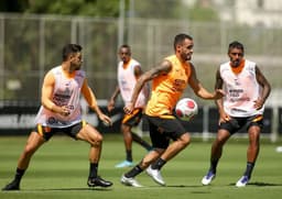 Treino Corinthians - Giuliano, Paulinho e Renato Augusto