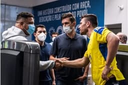 Paulo André, com Ronaldo, entrou em uma "guerra narrativa" com Alexnadre Mattos pela saída de Vitor Roque