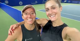 Luisa Stefani e Gabriela Dabrowski após treino em Chennai