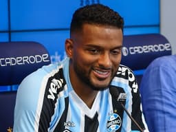 Reinaldo apresentado no Grêmio