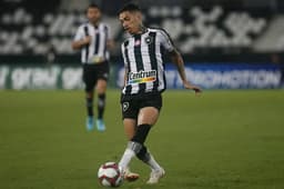 Hugo, lateral do Botafogo.