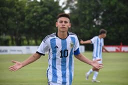 Claudio Echeverri pela seleção da Argentina