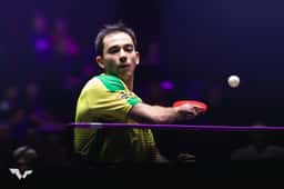 Miniatura da imagem: Hugo Calderano é eliminado por Kanak Jha no WTT Champions de Montpellier (Foto: Divulgação / WTT)
