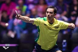 Miniatura da imagem: Hugo Calderano é eliminado por Kanak Jha no WTT Champions de Montpellier (Foto: Divulgação / WTT)