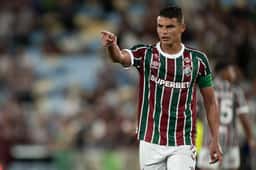 Miniatura da imagem: Thiago Silva em ação em Fluminense x Internacional (Foto: Jorge Rodrigues/AGIF)