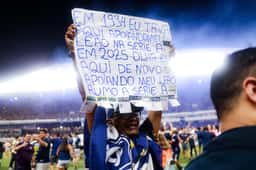 Miniatura da imagem: Torcedor do Remo durante conquista do acesso à Série A do Brasileirão