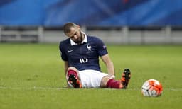 Benzema se lesionou contra a Armênia (Foto: Valery Hache / AFP)