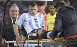 Agüero sofreu nova lesão muscular nesta quinta-feira (Foto: Juan Mabromata / AFP)