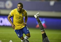 Douglas Costa (AFP PHOTO / RODRIGO BUENDIA)