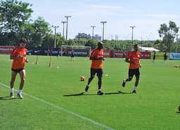 Scocco, Kleber e Jackson - Internacional (Foto: Eduardo Moura)