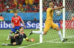 Com direito a belo gol de Valdivia, Chile vence a Austrália na estreia (Foto: William West/AFP)