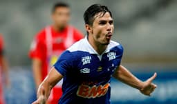 Willian brilha na vitória do Cruzeiro sobre o Guarani-MG (Foto: Ramon Bitencourt/LANCE!Press)