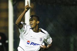 Jô - Corinthians 2003 (Foto: Eduardo Viana/LANCE!Press)