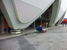 Operários na Arena da Amazônia, em Manaus (Foto: João Pires)