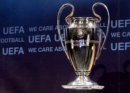 Sorteio das oitavas da Liga dos Campeões - Troféu (Foto: Denis Balibouse/Reuters)